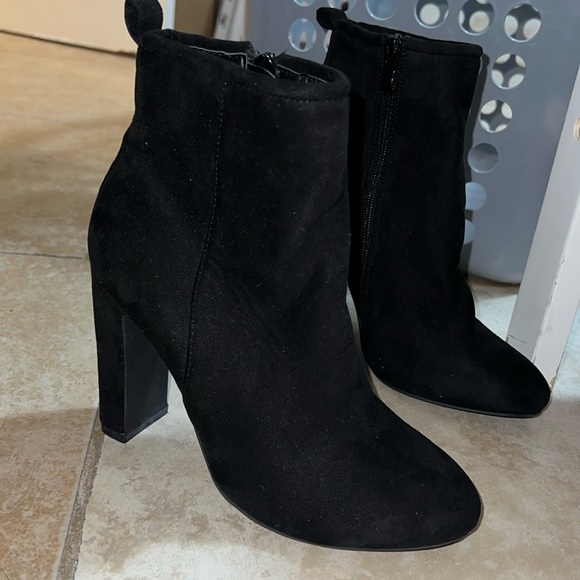 Black Heeled booties - Picture 1 of 4